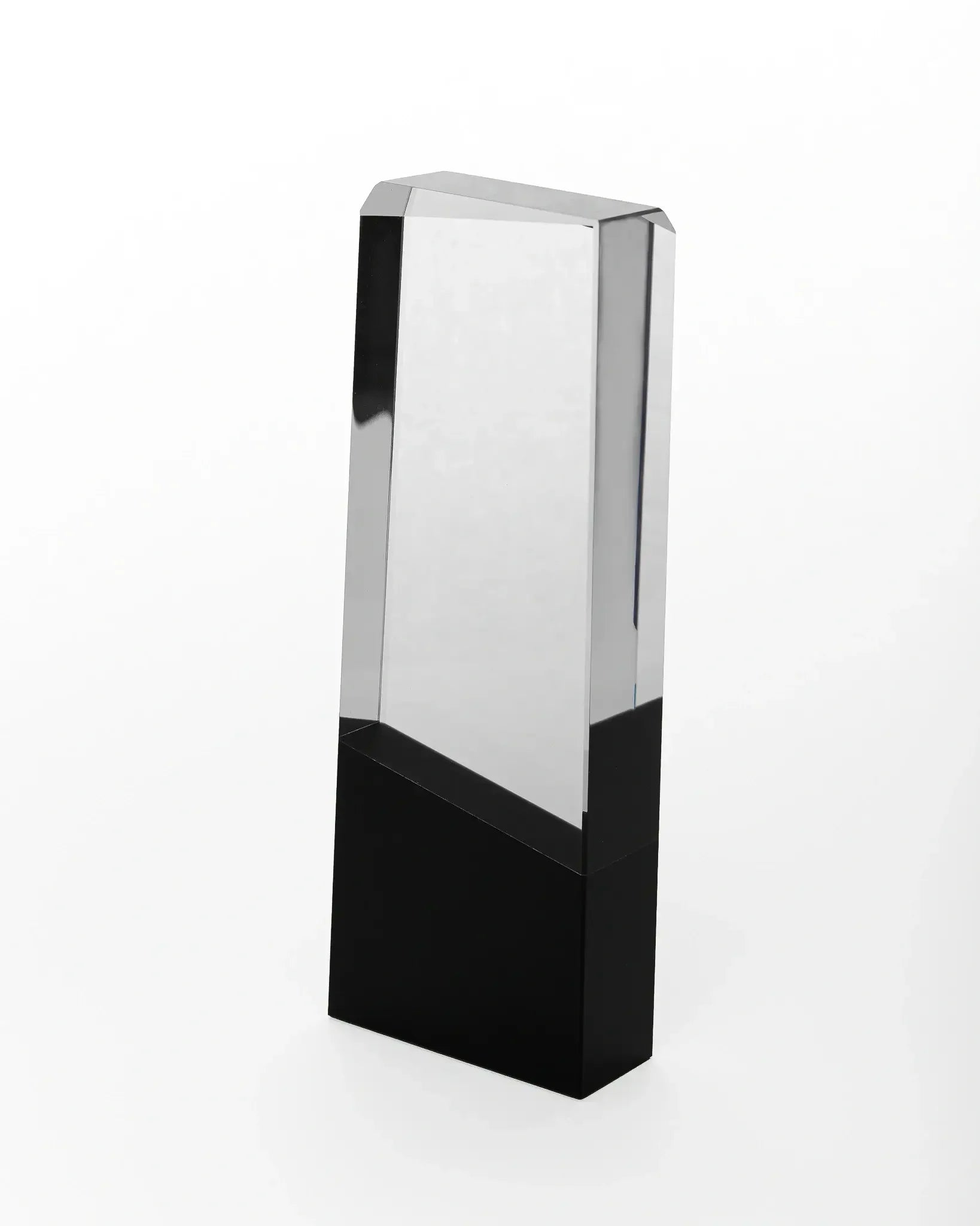 SMALL CRYSTAL AWARD WITH BLACK BASE AH-20