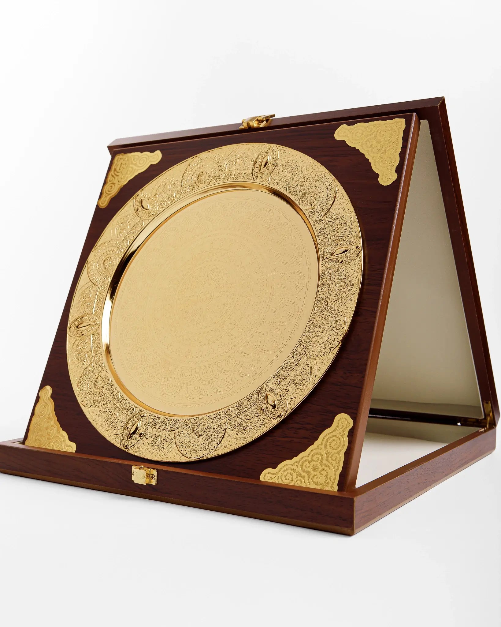 MEDIUM BROWN & GOLD PLATE AH-6-50