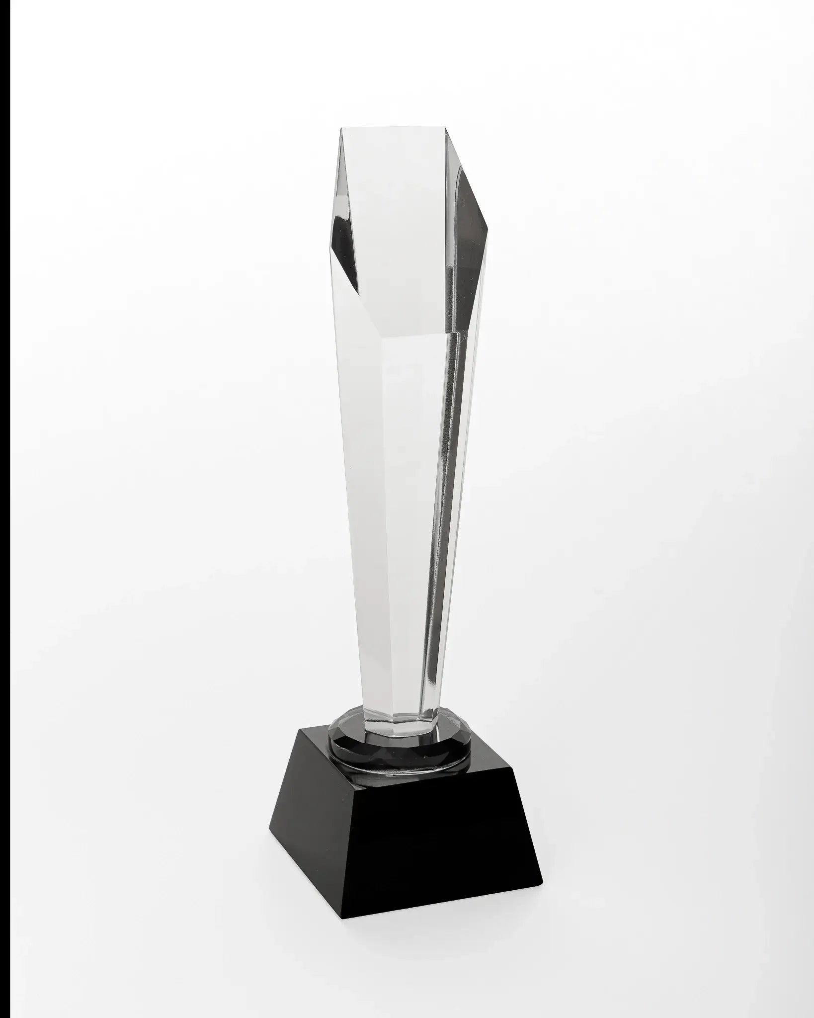 SMALL CRYSTAL OSCAR WITH BLACK BASE AH-8-4
