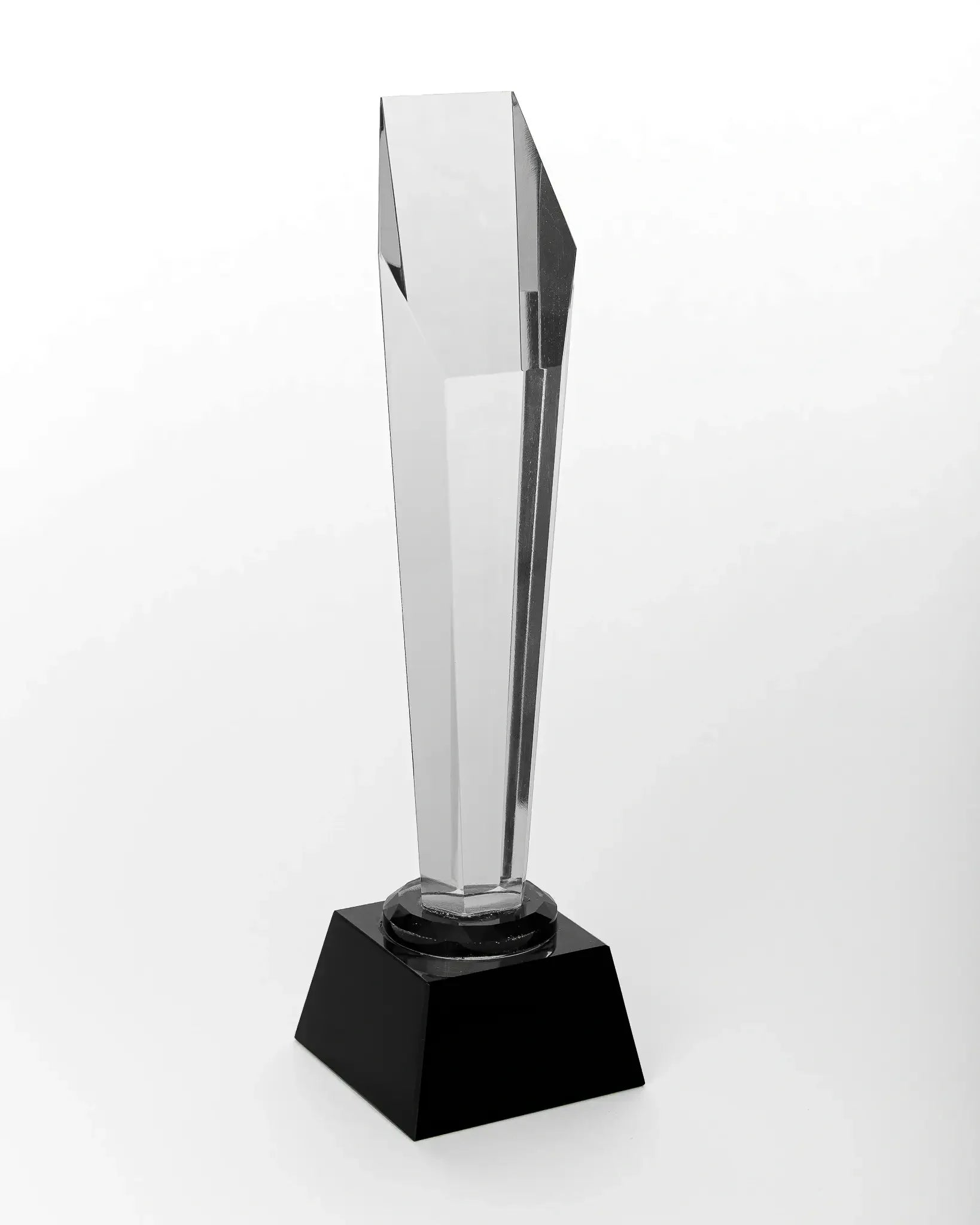 MEDIUM CRYSTAL OSCAR WITH BLACK BASE AH-8-5