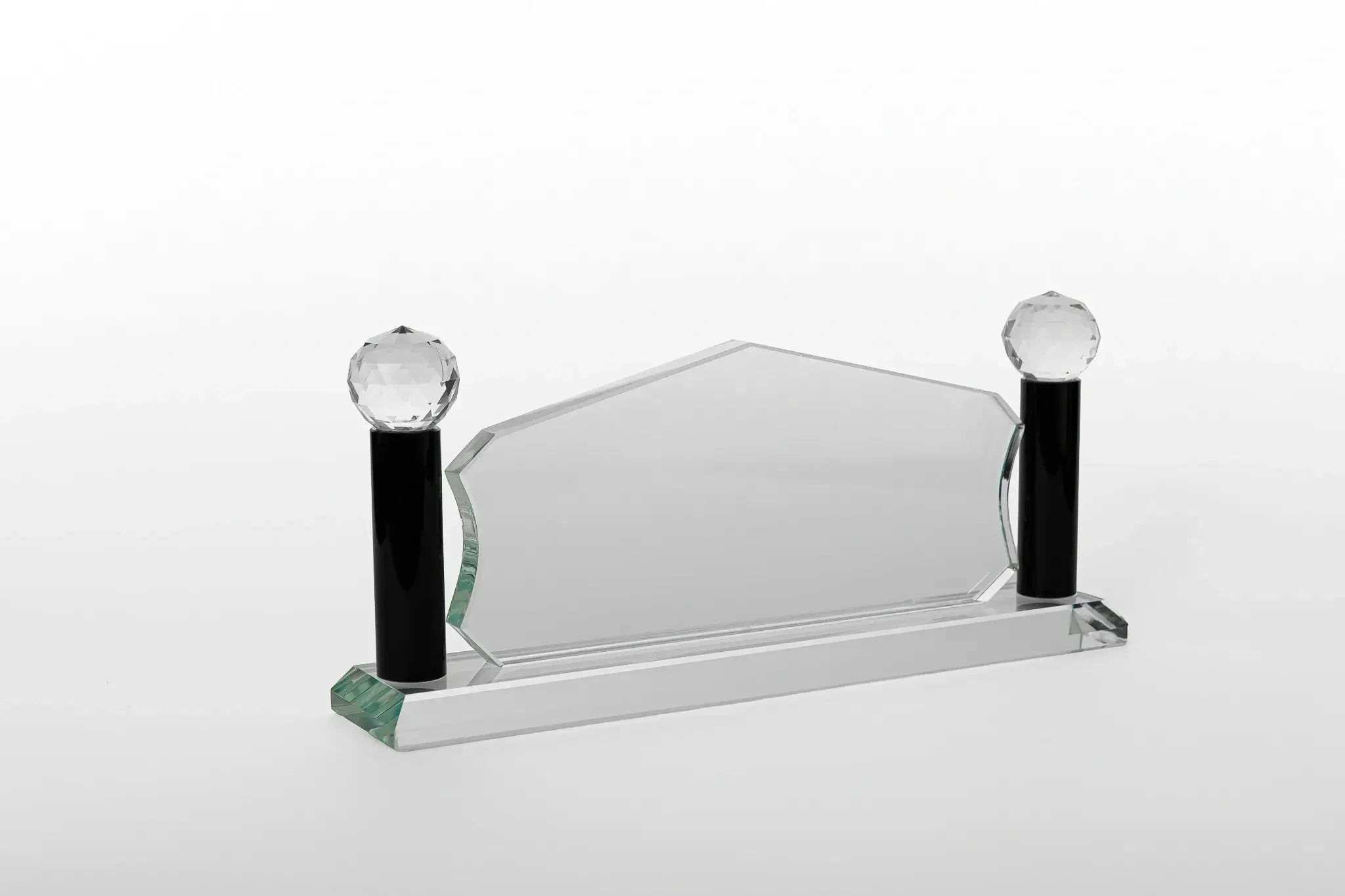 SMALL CRYSTAL PYRAMID WITH BLACK COLUMN C-25