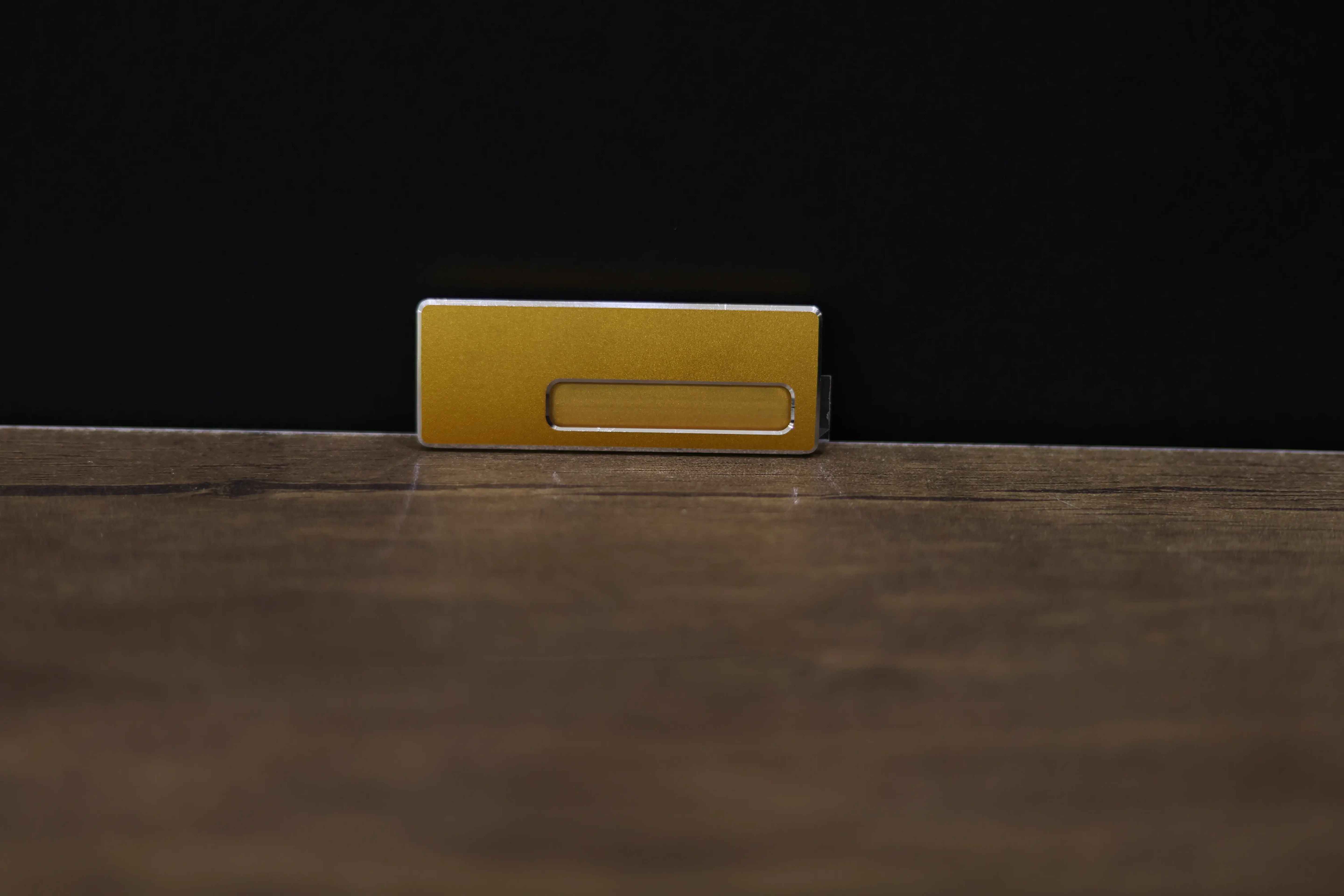 GOLD MESH METAL BADGE F-07