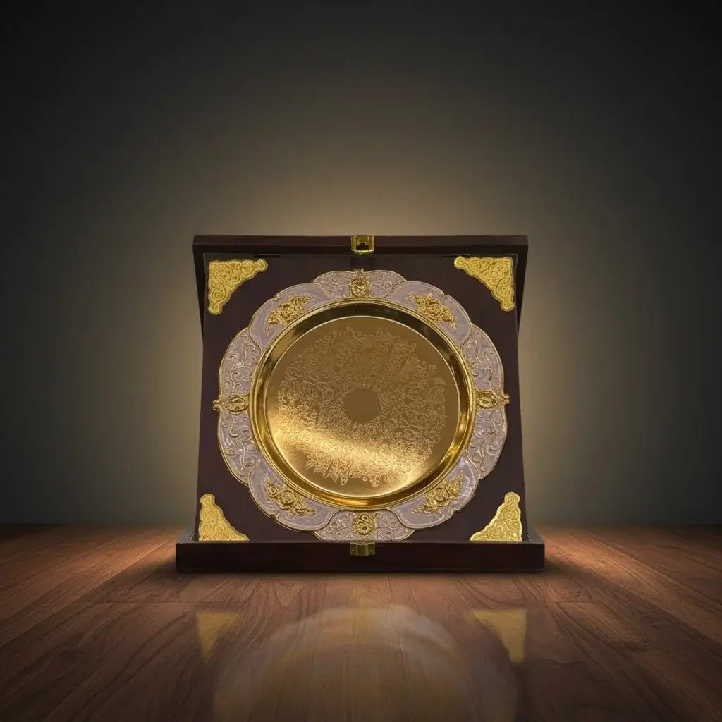 Medium Wooden Plate – Gold & White