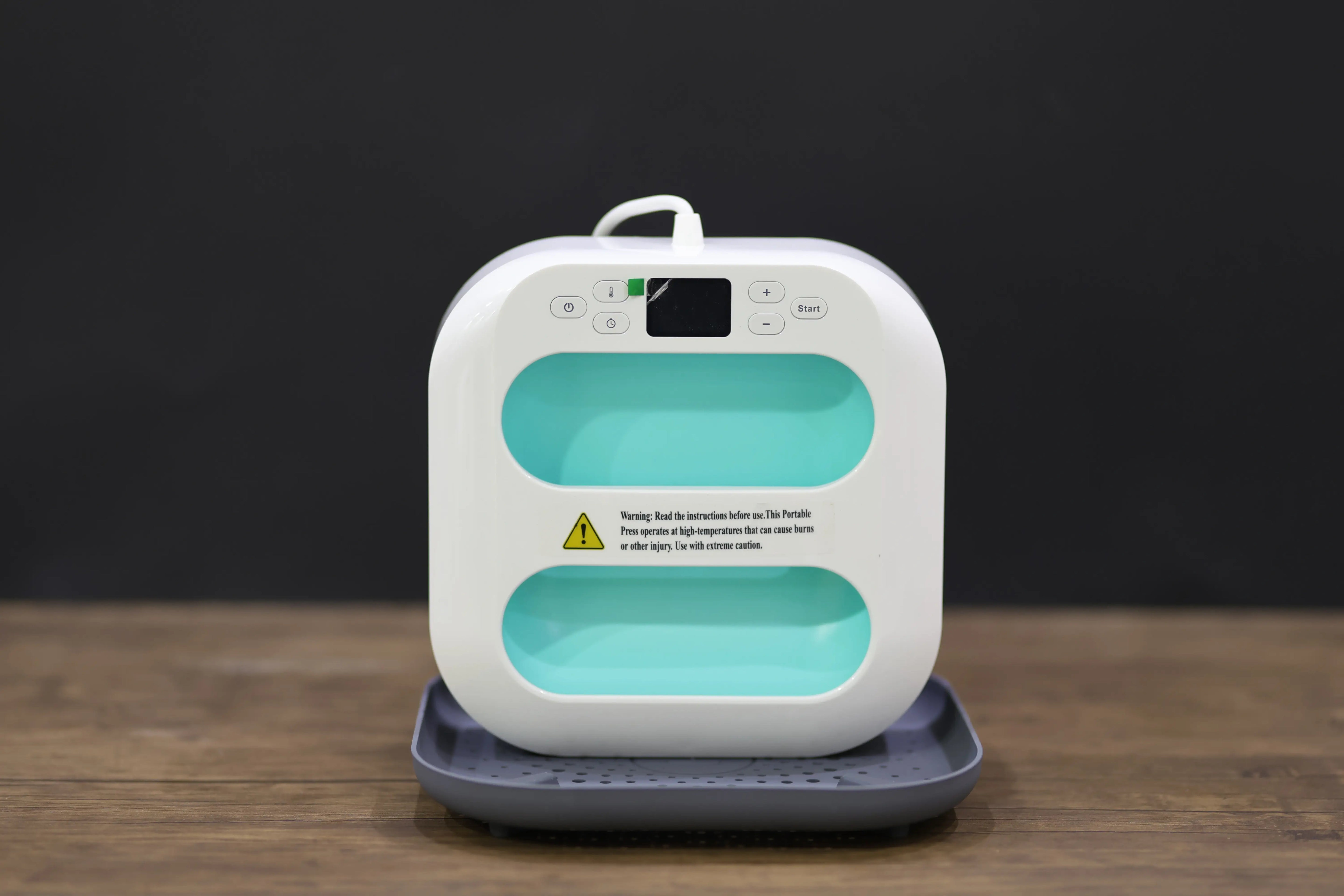 WIDE PLASTIC ID CARD HOLDER S-05