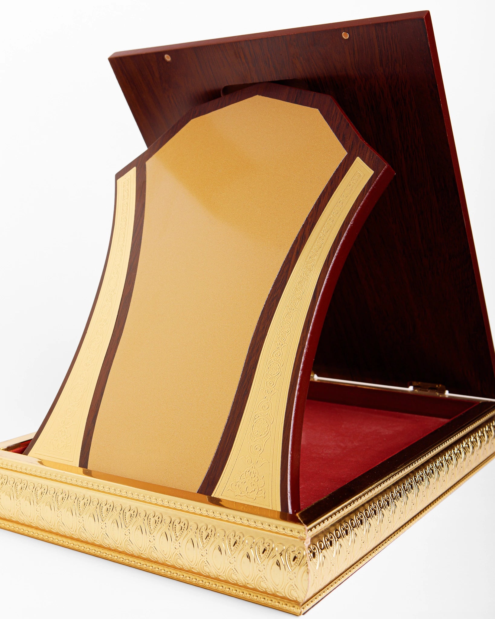 WOODEN QURAN AWARD WITH GOLD FINISH W-28