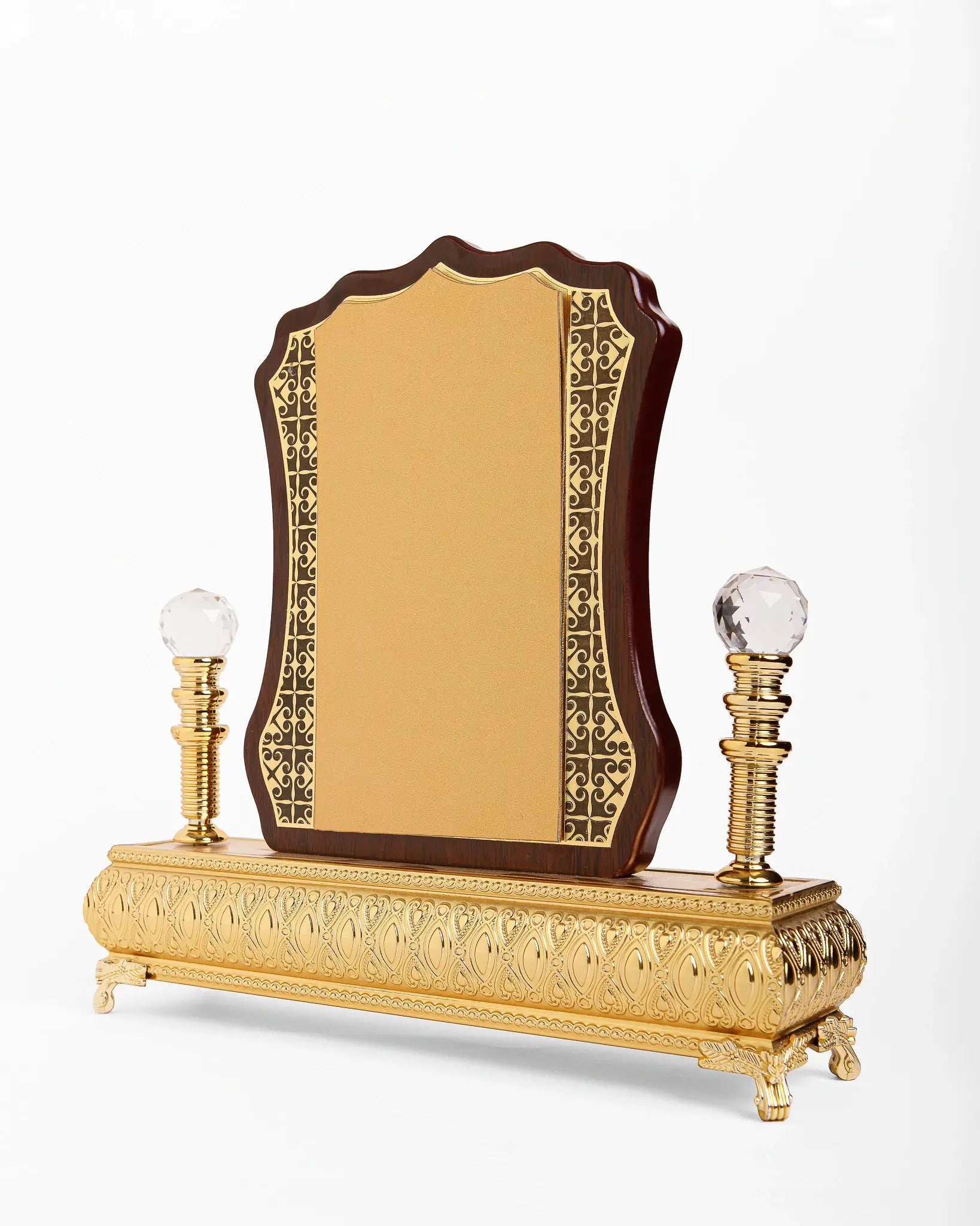 MEDIUM B GATE AWARD WITH GOLD FINISH W-34B