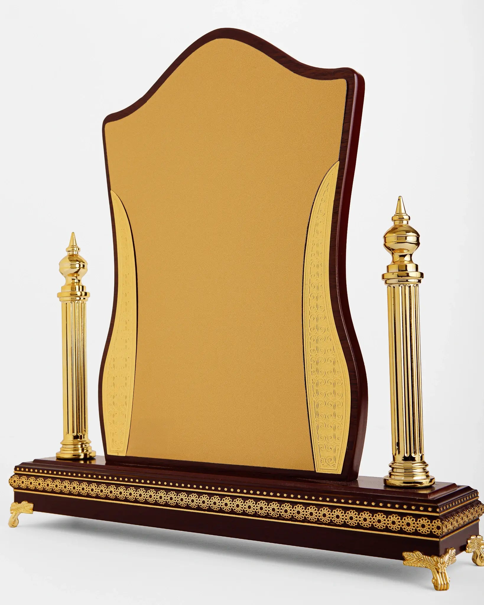 JUMBO WOODEN GATE AWARD W-39