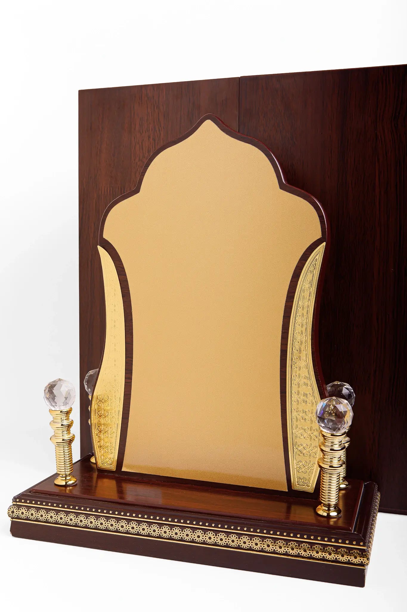 LARGE WOODEN GATE AWARD W-40