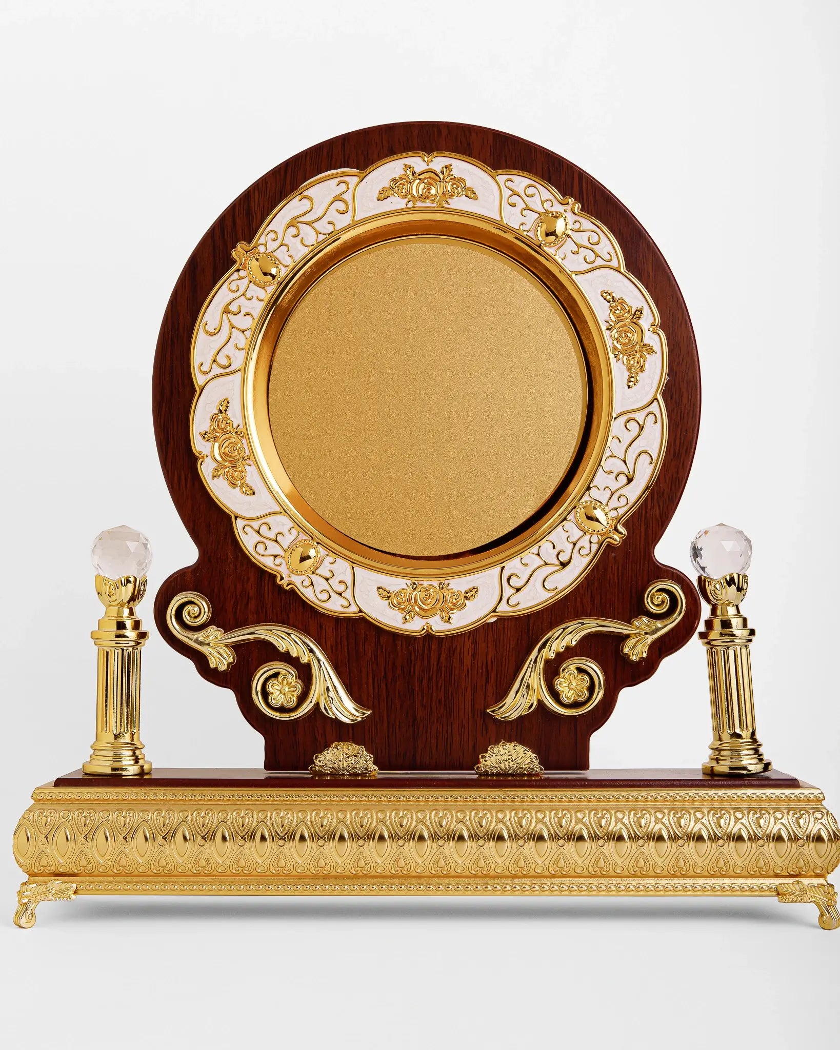 ROUND WOODEN GATE AWARD W-46