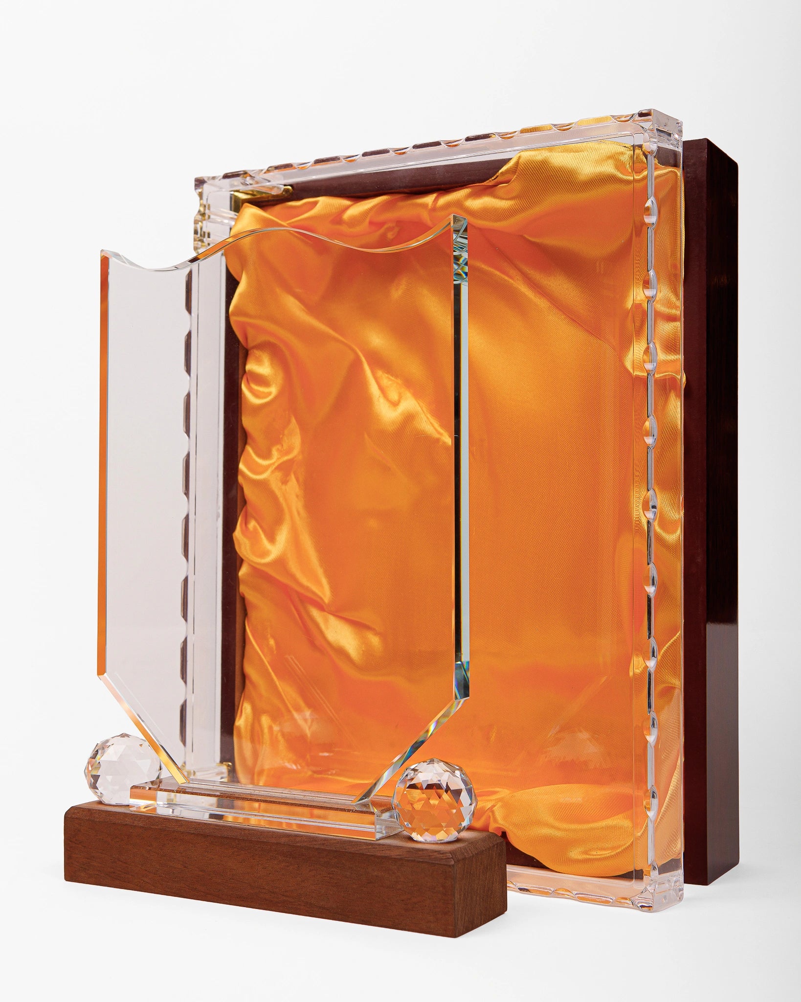 CRYSTAL AWARD WITH WOODEN BASE WW-33